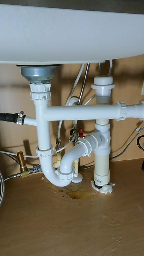 597K views · 2.5K reactions | Snaking a kitchen sink drain  I’m using the trusty Ridgid K50 to clear the blockage in this kitchen sink drain pipe. The customer has put too much food down the disposal and not enough water #plumbing #plumber #diy #fyp #plumero #plumbingrepair #reelsvideo #contractor #foryou | The Plumberlorian | Facebook