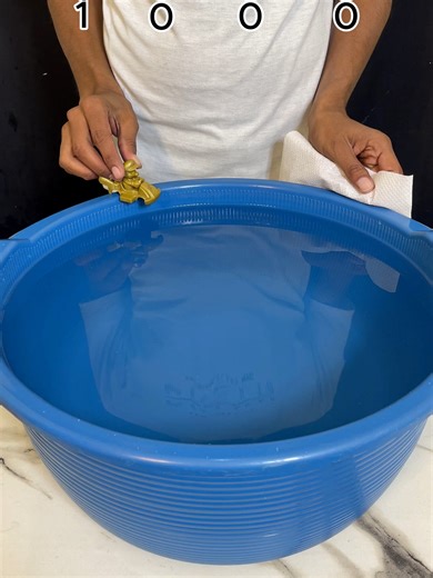 Water Experiment with Tissues: Guess the Amount