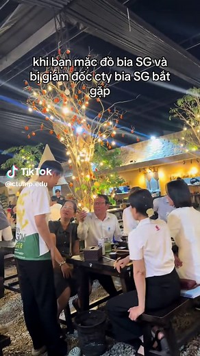 Mặc đồ bia SG gặp giám đốc công ty bia