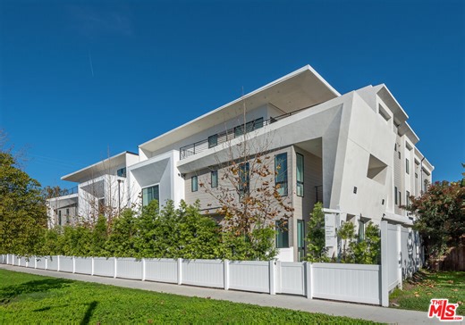 3232 S Barrington Ave, Los Angeles, CA 90066 - MLS 26633313 - Coldwell Banker