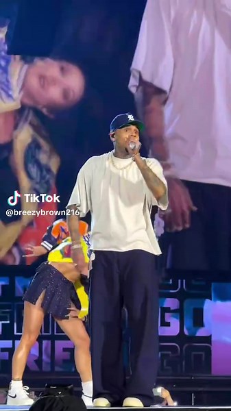 Altura de Chris Brown e Desafios de Dança