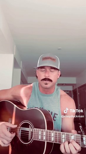 Riley Green: Don't Mind If I Do - Country Music Singer