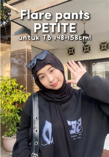 Flare Pants Outfit Ideas for Petite Women