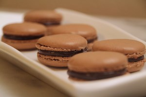Easy French Macaron Recipe | Nut Free | sisterdiy.com