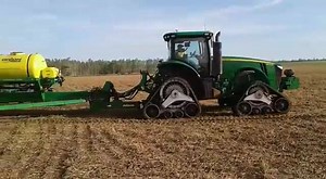 Trator John Deere 8370R puxando DB 74 com kit TTS da Camso. Registro do Amilton Siga nosso Instagram @osbrutosdocampo 🔰Somos a maior página no segmento de máquinas agrícolas do Brasil | Brutos do Campo
