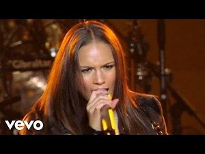 Alicia Keys - No One (NYU Yahoo Pepsi Smash Performance)