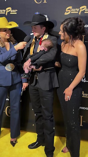 The Wrights looked great in the black and gold @PRCA ProRodeo | stetson wright