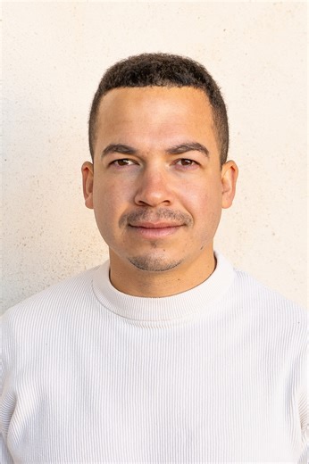 🔵 Mettre l’innovation et l’engagement au service de l’intérêt général. Anthony Montardy, 30 ans, chef d’entreprise dans le numérique, est candidat à Ille-sur-Têt au sein de la liste Pour vous, avec vous, menée par Claude Aymerich. Résidant à deux pas des commerces du centre-ville, il est profondément attaché au cadre de vie de la commune. Engagé de longue date au service de la population, Anthony est sapeur-pompier volontaire à Ille-sur-Têt depuis 14 ans. Il a également mis ses compétences prof