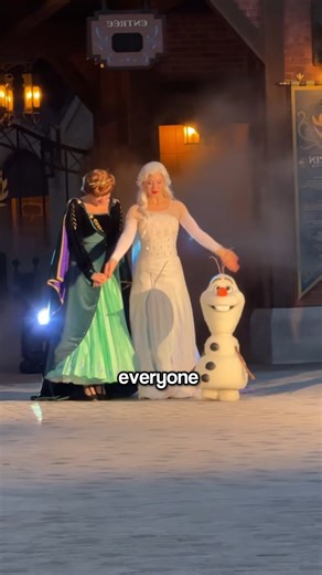How This Olaf Actor Shocked Everyone at Disneyland ❄️🎭