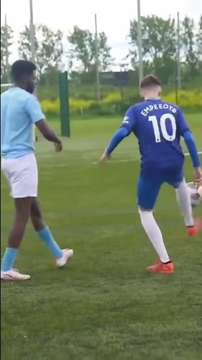 1vs1 FOOTBALL CHALLENGE vs SV2! 🔥 (CRAZY NUTMEG)
