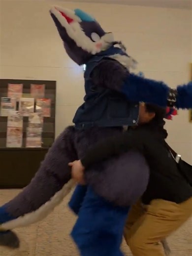 母龙兽人宠物发情向你跑过来扑到你身上抱着你狂舔想跟你玩游戏The female dragon-beast pet, in heat, runs towards you, jumps on you, hugs you, and licks you frantically, wanting to play games with you.#fursuit #furry #plush #quadsuit #fursona #satisfyingvideo #toy #funny #ornaments #dog #creative #cute #foryourpage #pet #tiktok #tiktokmademebuyit #cat #viral #laugh #fyp