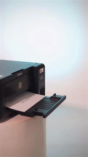 YVENON | BROW LAMINATION on Instagram: "PARTE 1 | A CONTRATAÇÃO👀🩵 Faz parte da Yvenon ouvir cada uma de vocês nossas clientes e para 2026, nós resolvemos fazer uma nova contratação... Nossa nova funcionária começa amanhã 12h, qual será a função dela ein? Palpites?👇🏻🩵👀 Volte aqui amanhã e descubra mais um segredo que está emergindo do fundo do mar🧜🏻‍♀️💫"