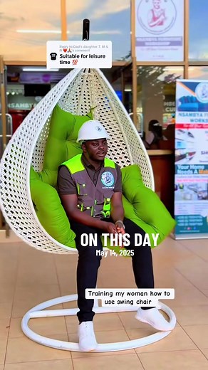 Swing Chairs Available in Different Colors