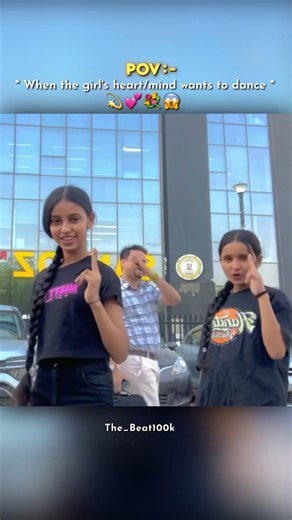 Kamar Teri Left Right Hole || Girls Dance || WhatsApp (Lyrics) Dance Status || #shorts