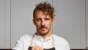 Как приготовить шарлотку: рецепт от Евгения Клопотенко