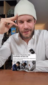 Ich frage mich oft, warum so viele Menschen in Deutschland unzufrieden im Job sind. Und für mich lässt sich das ziemlich gut mit der Bedürfnispyramide nach Maslow erklären 🧠 👴🏼 Die älteren Generationen, Gen X und die Boomer, fanden Arbeit vor allem dann gut, wenn die Grundbedürfnisse erfüllt waren. Ein sicheres Einkommen. Ein Dach über dem Kopf. Essen auf dem Tisch. Wenn das passte, war alles okay. 👱🏼 Meine Generation, die Gen Y, ist in eine Wohlstandsgesellschaft hineingeboren. Sicherheit 