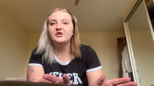 Charlotte W. tutor video introduction on Preply