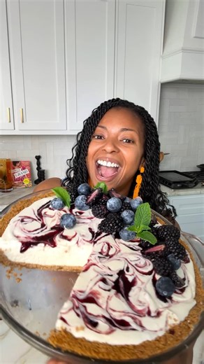 Jocelyn Delk Adams on Instagram: "Comment “RECIPE” for the FULL Printable RASPBERRY BLACKBERRY LEMONADE ICEBOX PIE with DETAILED Instructions and Images! Grab these ingredients * 1 9” graham cracker pie crust, homemade or storebought * 16 oz cream cheese packages, softened * 14 oz sweetened condensed milk * 1/2 cup blackberry lemonade * 1 tsp lemon extract * 1 cup heavy whipping cream * 2 tbsp granulated sugar * 1/4 cup blackberry jam, melted and cooled Recipe: https://grandbaby-cakes.com/blackb