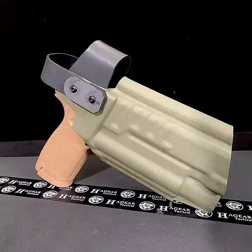 SIG Sauer P320 with PL 3S Light Kydex Holster