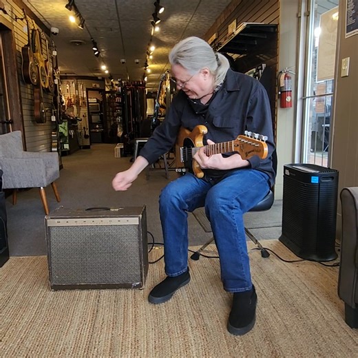 Why you want that Magnatone Custom 440 I posted the ad for. (Not mine) . Part 3. Erik Gustafson on guitar. | Toms-Amps.com