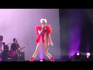 #GETITRIGHT - Miley Cyrus - Bangerz Tour Vancouver