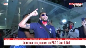 L'arrivée des joueurs du PSG à leur hôtel de Lisbonne avec Neymar en maître de cérémonie ! #psg #liguedeschampions #lequipeFOOT | L'EQUIPE