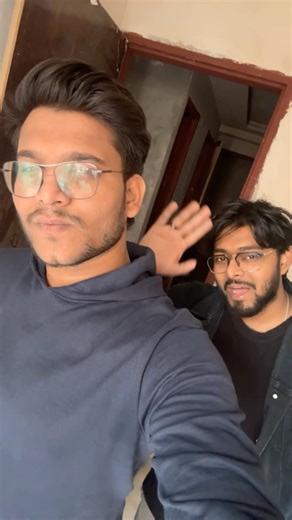 Aj mile hum delhi ke chatel se 🤣 #like#trendingshorts#minivlog#fypシ#explorenow#gt650#subscribe