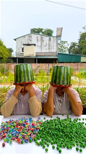 The two sisters are teasing each other in a super cute way 🍉🍭🐟🍭🐟🍭🐟👶🧓👴 #shorts #cute