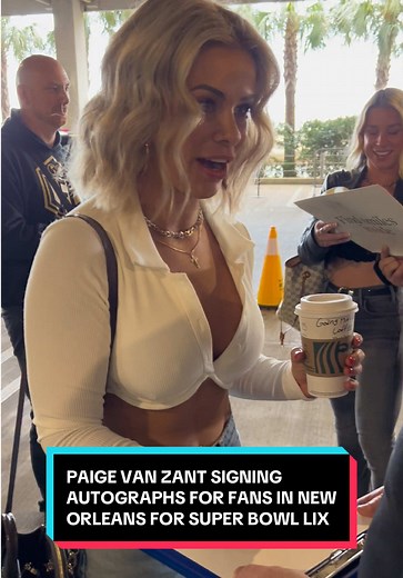 Paige Van Zant Autograph Signing in New Orleans