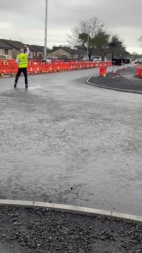 Traffic lights mal-function at toll bar again Member of the public having to help traffic …..one man traffic light | Fife jammer locations