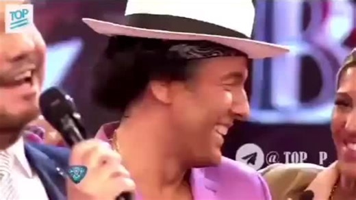 ‎Dr. Ahmad Minbashi﮼احمد‌مین‌باشی‎ on Instagram‎: "این آقا ایرانی است و سالها مقیم ایتالیاست‌وبازیگر‌هست تنها آروزی او دیدن مادرش است، مجری برنامه تلویزیون او را سوپرایز میکنه و مادرش را از ایران دعوت میکنه، خیلی جالبه، تقدیم به تمام مادران عزیز🌹🌹"‎