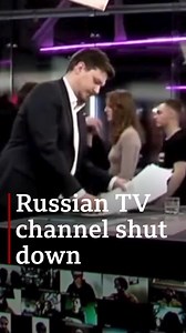 "No to war." Russian TV staff walk off set after final broadcast after coming under pressure for its coverage of Ukraine. https://bit.ly/3Khf1Ib | BBC News