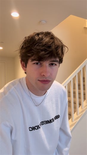 Darrell Jones on Instagram: "New shirt #explore #model #fashionmodel"