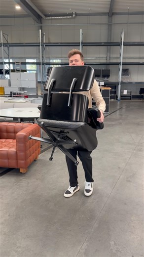 Den Lounge Chair findet ihr bei uns in der aktuellen Auktion 🤩