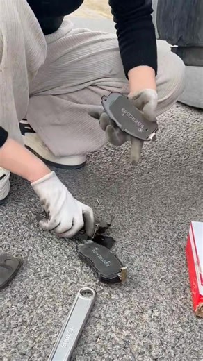 55K views · 2.3K reactions | Only 1% of drivers know how to replace brake pads #car#carsafety#tip#skill#driving#carsoft #brakepads #chequanxiaoqiao | Driver License | Facebook