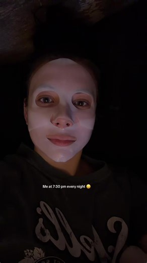 JUMPSCARE FR but I love this mask 😭😭 #foryoupage #facemask #skincare #skincareroutine #hapakristin @Hapa Kristin
