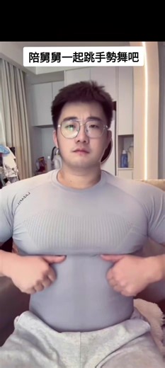 Come to daddy, I give you little hand dance and you give me some treats ahah 😋 #muscle #gay #sexymen #dance #hotmen