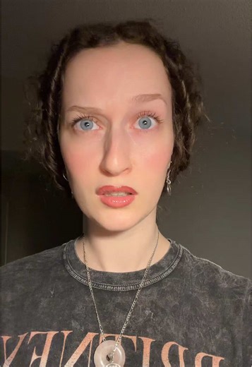 mxnecrxftbxrbie (@mxnecrxftbxrbie)’s video of queen anne boleyn