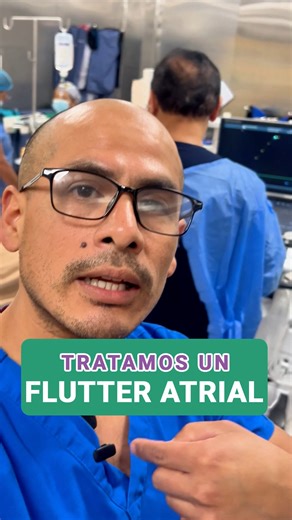 SINARRITMIAS on Instagram: "⚡ ¿Qué pasa cuando el corazón late demasiado rápido y de manera desorganizada? Hoy el Dr. Paul Preza nos explica por qué en casos de flutter auricular es necesario realizar una cardioversión eléctrica. Este procedimiento busca restaurar el ritmo normal del corazón, pero no es una decisión que se toma a la ligera: primero se evalúan riesgos como la presencia de coágulos, que pueden generar complicaciones graves. En el video verás la explicación teórica y un ejemplo rea