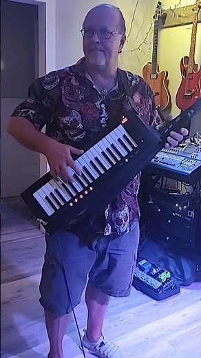 Keytar'ing another wicked synth bass line with the Korg RK-100s2