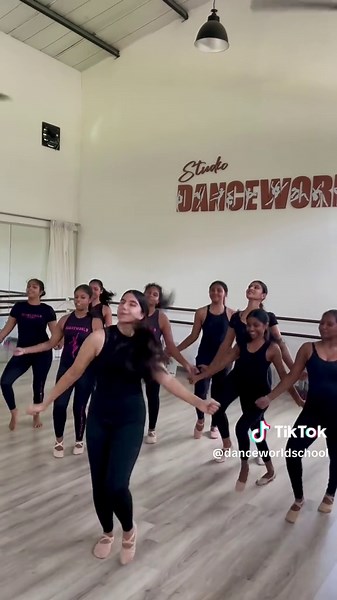 Colombo Dance School: Explore Jazz and Ballet Techniques