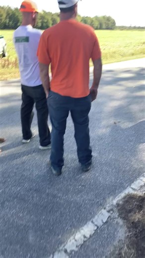 Coming in hot 😂😂 #nchoundsman #ncdeerdogs #letemrun