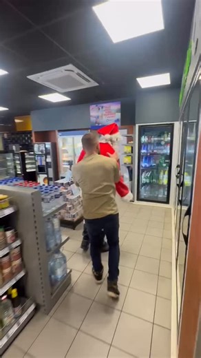 Engen Ligne Paradis on Instagram: "🎄✨ C’EST AUJOURD’HUI CHEZ ENGEN – LIGNE PARADIS ✨🎄 Le Père Noël et la Mère Noël sont là aujourd’hui à la station ENGEN Ligne Paradis 🎅🤶 Ils viennent à la rencontre de tout le monde, sans exception 🎁😊 🕤 De 9h30 à 13h 🎁 Des cadeaux à gagner 🎄 Ambiance festive et bonne humeur au rendez-vous 📢 Zot avis i compte chez ENGEN ! 👉 N’oubliez pas de flasher le QR code et de donner votre avis ⭐ On vous attend nombreux 🎄✨ #ENGEN #LigneParadis #Aujourdhui #PereEt