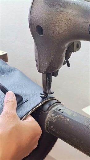 Leather Bag Zipper Sewing – Step 2 | Clean Finish Tutorial #leather #bags #sewing