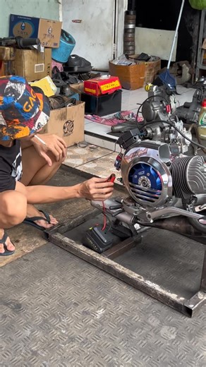 YZM Garage_Yazqy Stark | Engine ON Start untuk @retryku Jambi .. plat jambi memang special 😝😝 #vespa | Instagram