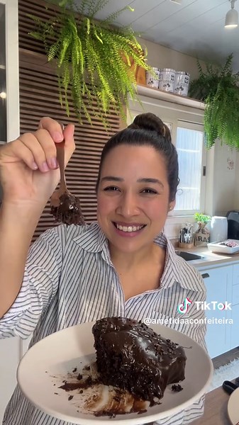 Bolo de Brigadeiro Quente: Receita Deliciosa e Prática