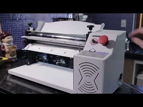 Como Usar o Cilindro Sovador Laminador Elétrico Pequeno Massa, Pão, Pastel SARO