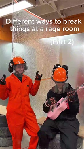 Part 2 of ways to smash things at a rage room! #desmoines #thingstodo #rageroom #visitdesmoines