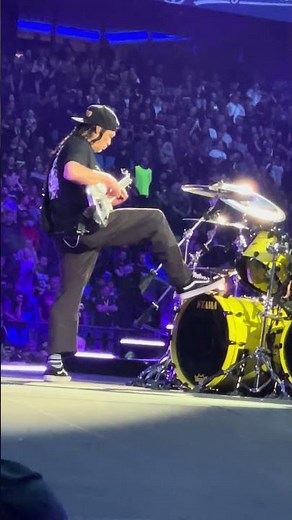 🔥🎸 Metallica M72 World Tour: Unstoppable Metal Force! Feel the Heat of the Live Performance! 🎶⚡