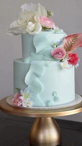 6.4K views · 107 reactions | Creamy Coconut Beauty(Turn on volume ) Cake Details-6” x 8” - 2 tiered cake Flavor- Creamy Coconut Color- Sky Blue Piping Tips- 789 & 4B #theblondewhobakes #cakes #cake | Theblondewhobakes | Facebook